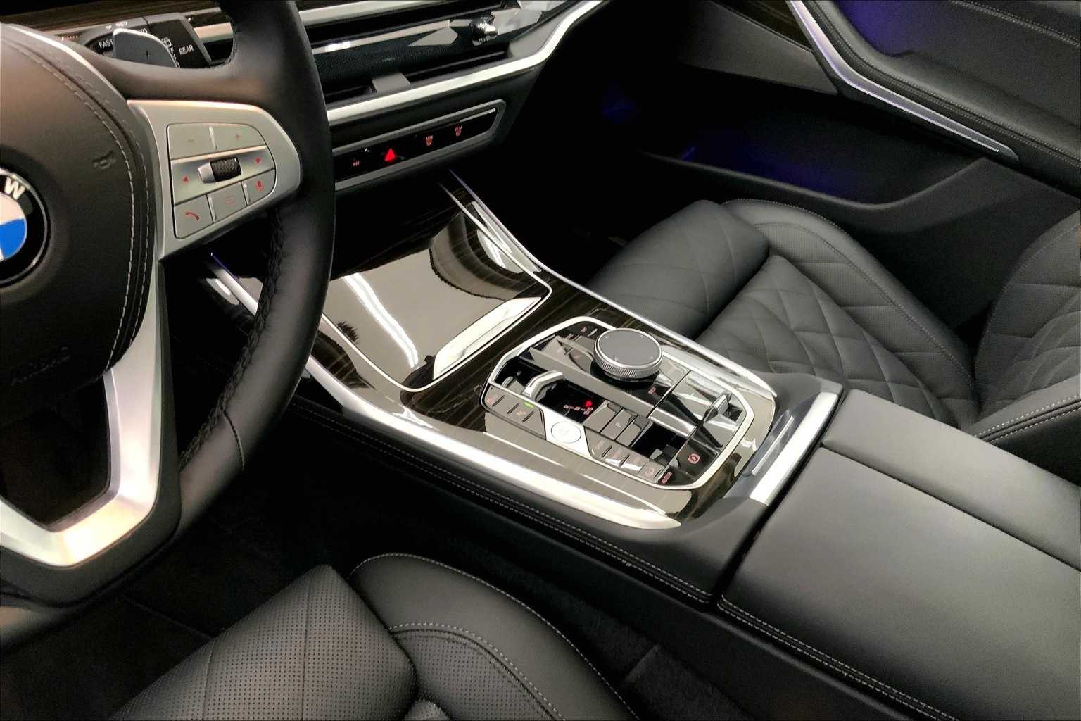 Thumbnail: 2024 BMW X7 - 16