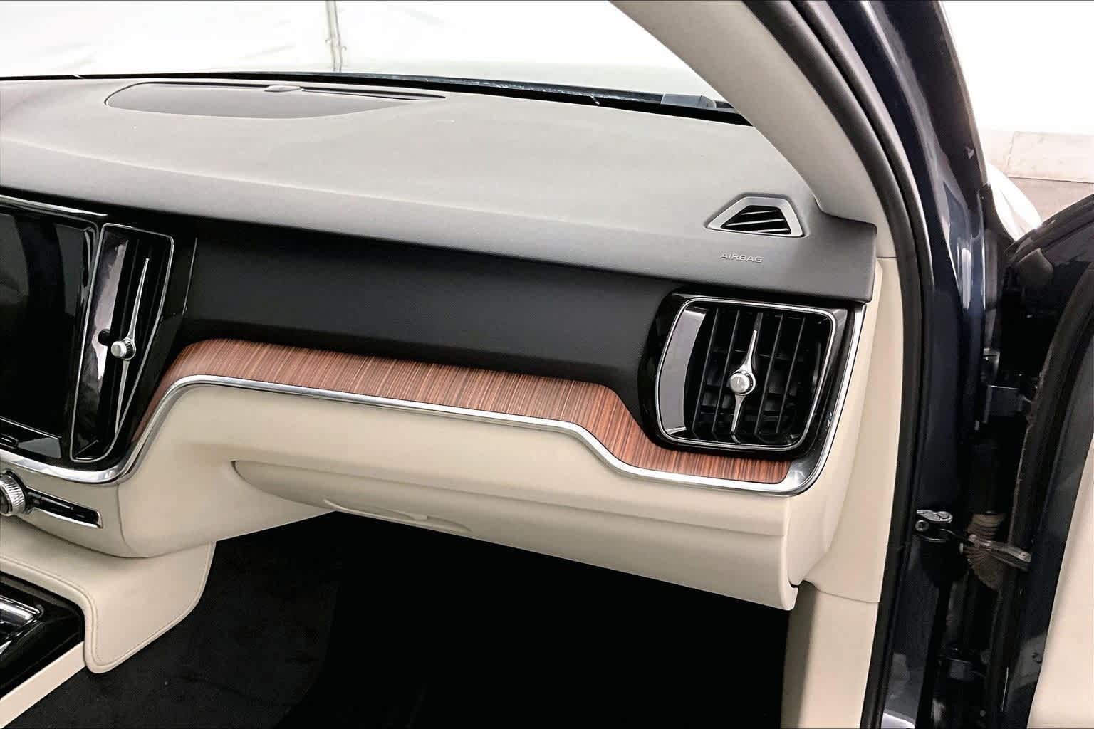 Thumbnail: 2022 Volvo S60 - 23