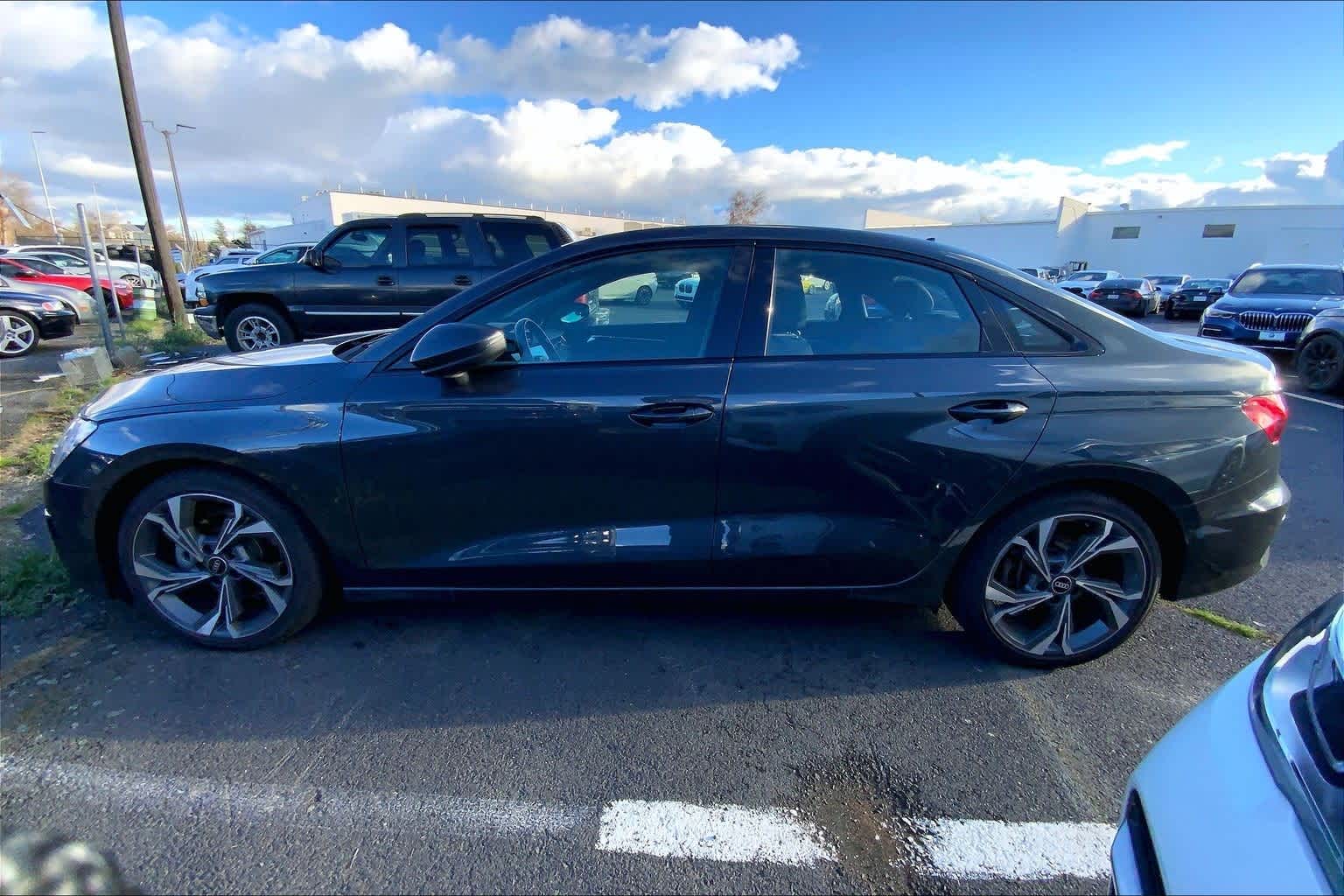 2022 Audi A3 40 Premium Plus Quattro photo 3