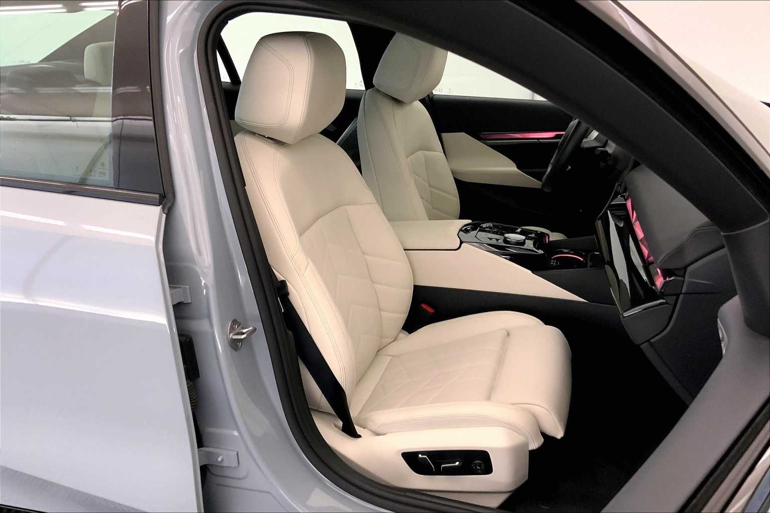 Thumbnail: 2024 BMW i5 - 13