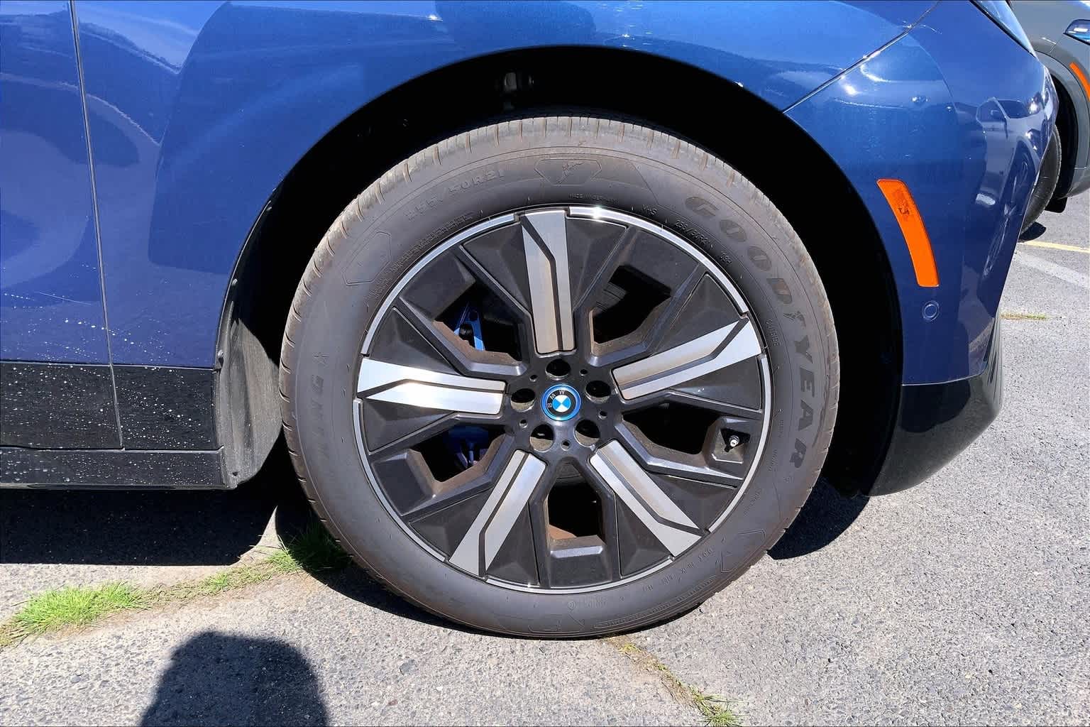 Thumbnail: 2023 BMW iX - 14