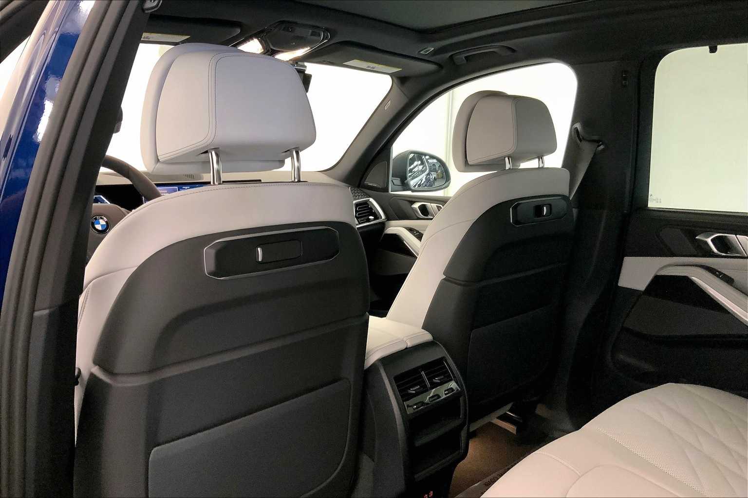 Thumbnail: 2026 BMW X5 - 12