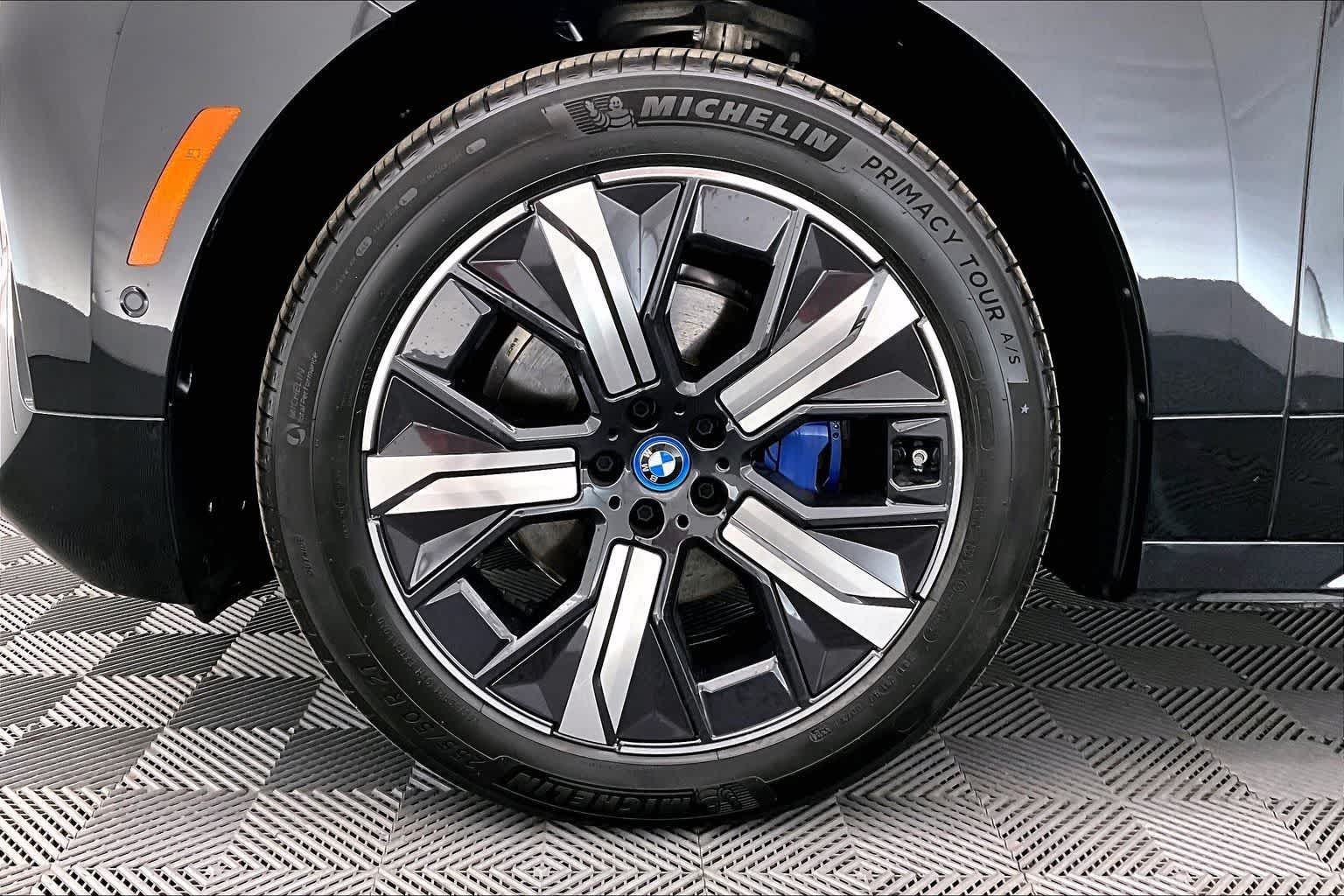 Thumbnail: 2025 BMW iX - 8