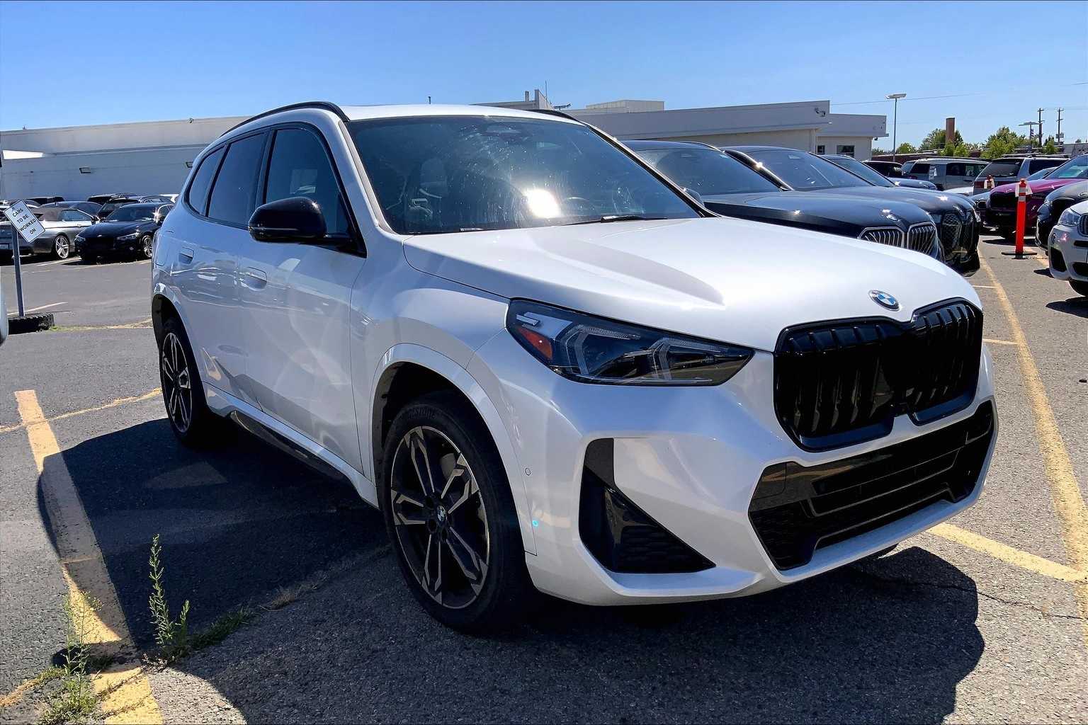 Thumbnail: 2023 BMW X1 - 11