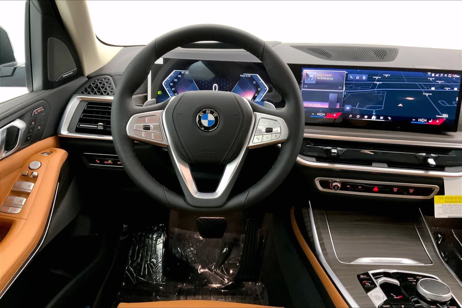 Thumbnail: 2026 BMW X7 - 15