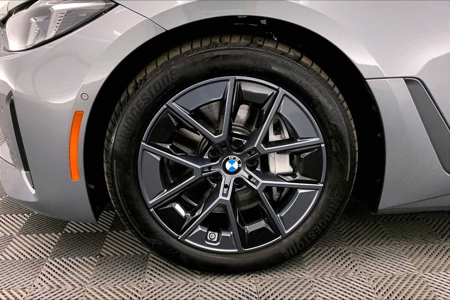 Thumbnail: 2025 BMW i4 - 8