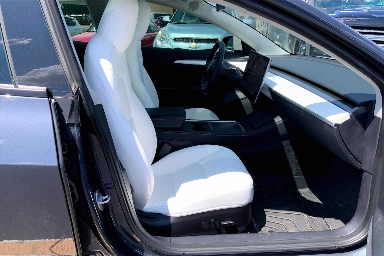 Thumbnail: 2023 Tesla Model 3 - 14