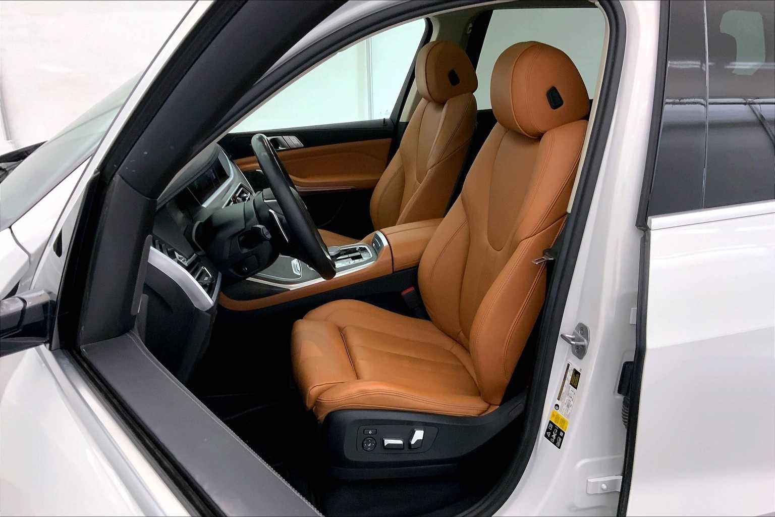Thumbnail: 2021 BMW X7 - 11