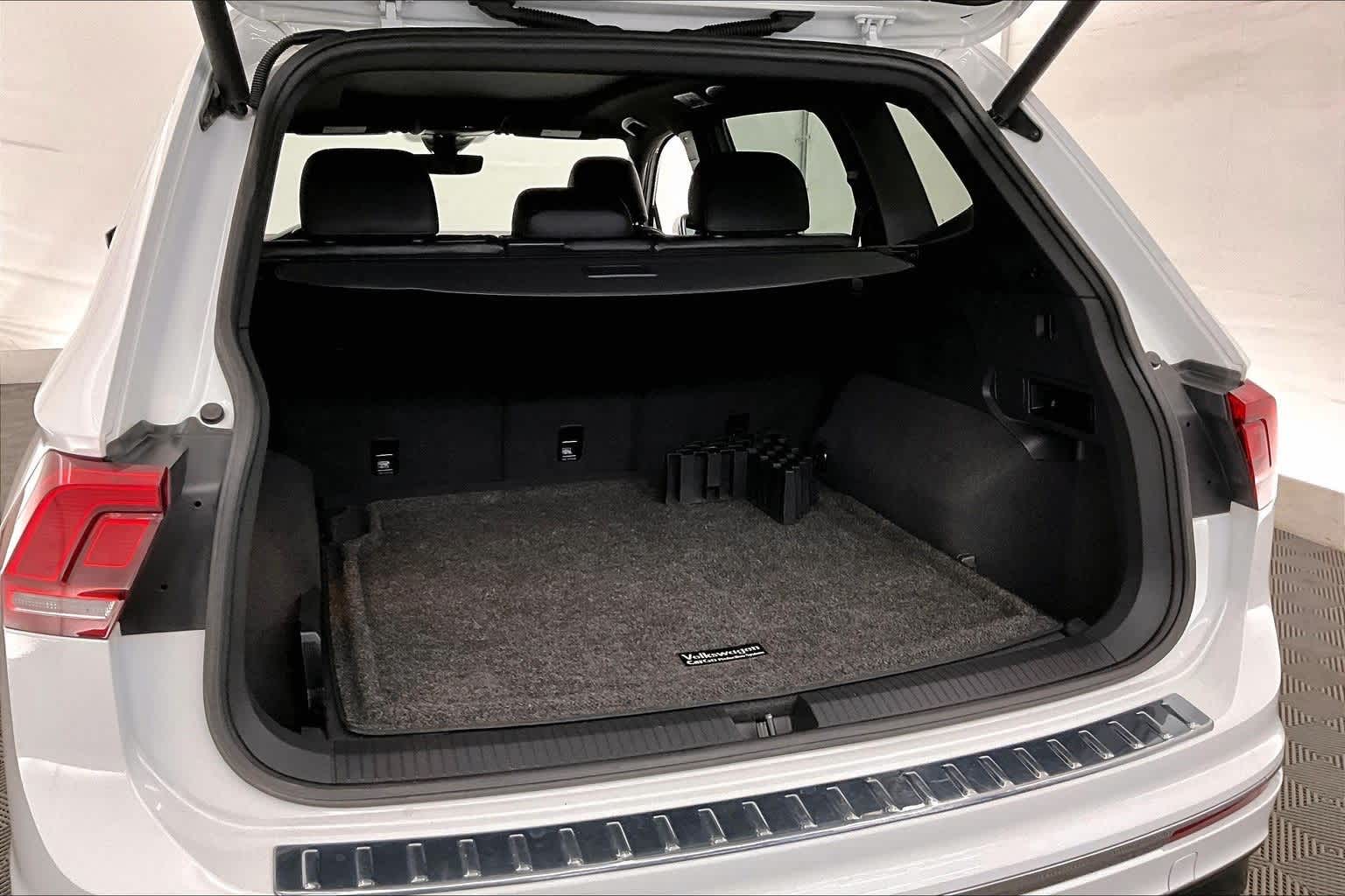 Thumbnail: 2020 Volkswagen Tiguan - 18