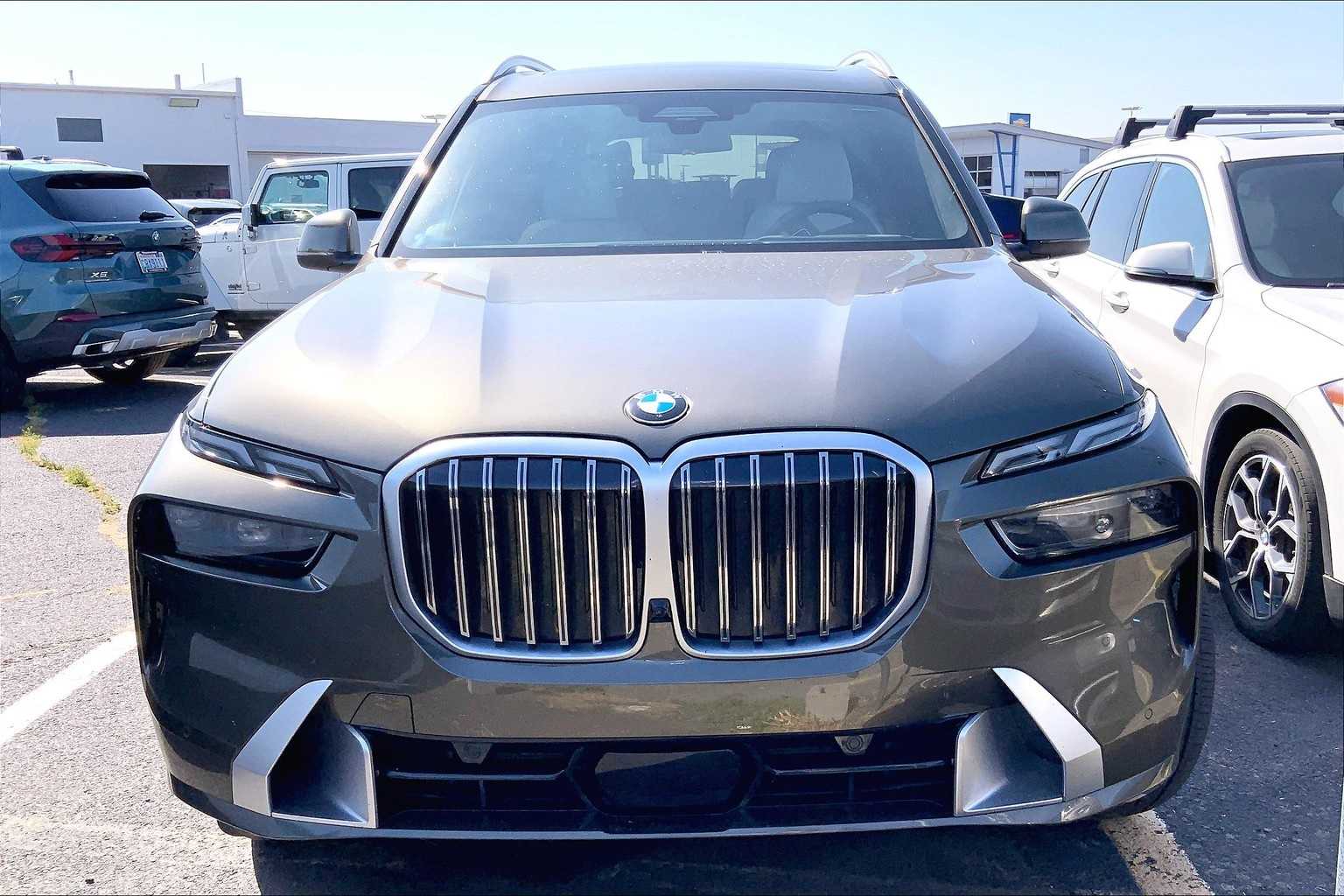 Thumbnail: 2023 BMW X7 - 6
