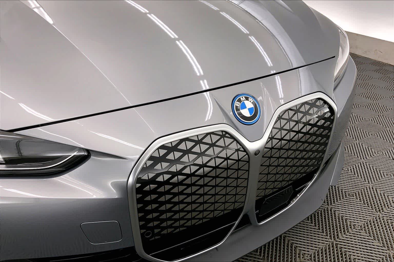 Thumbnail: 2025 BMW i4 - 33