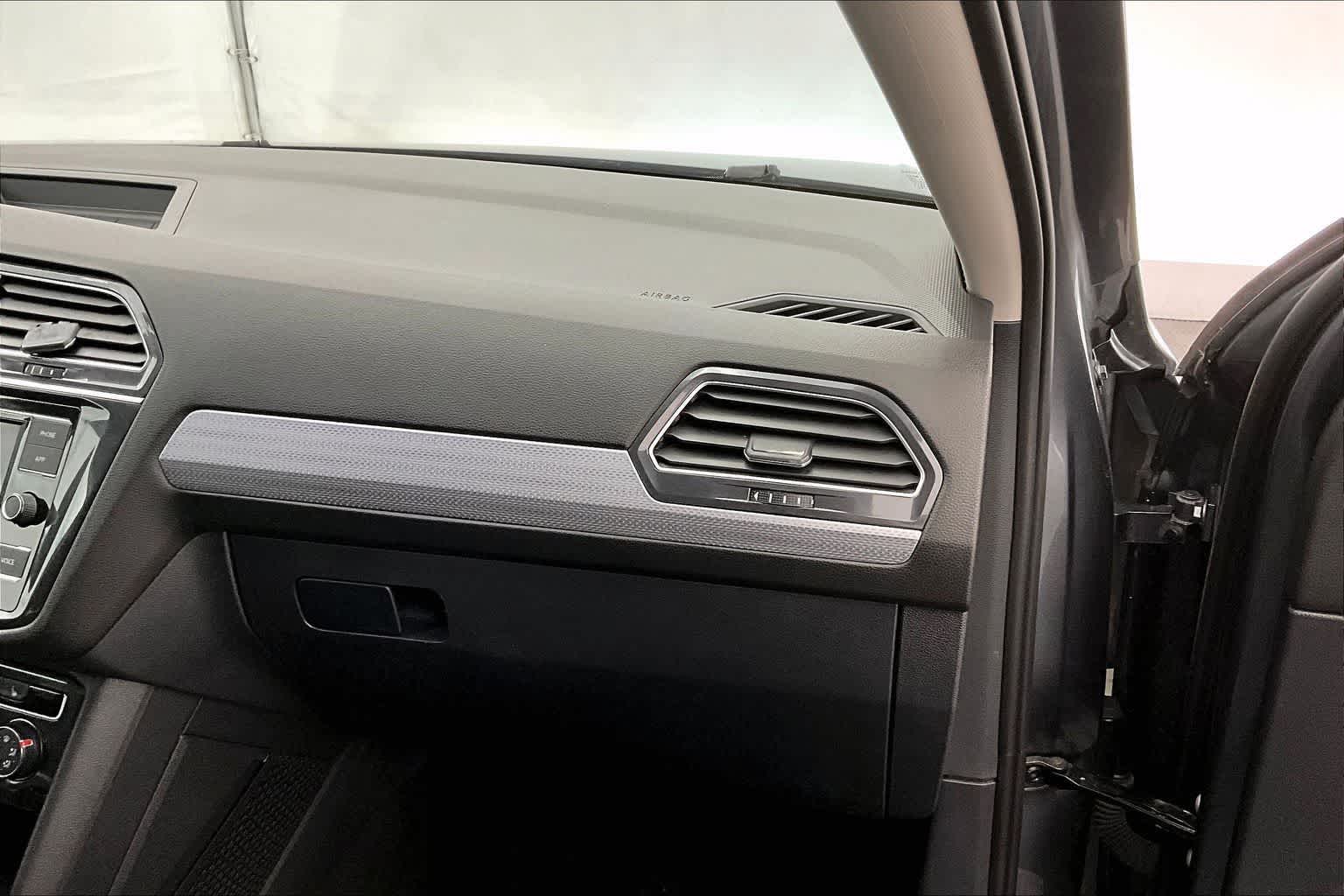 Thumbnail: 2024 Volkswagen Tiguan - 23