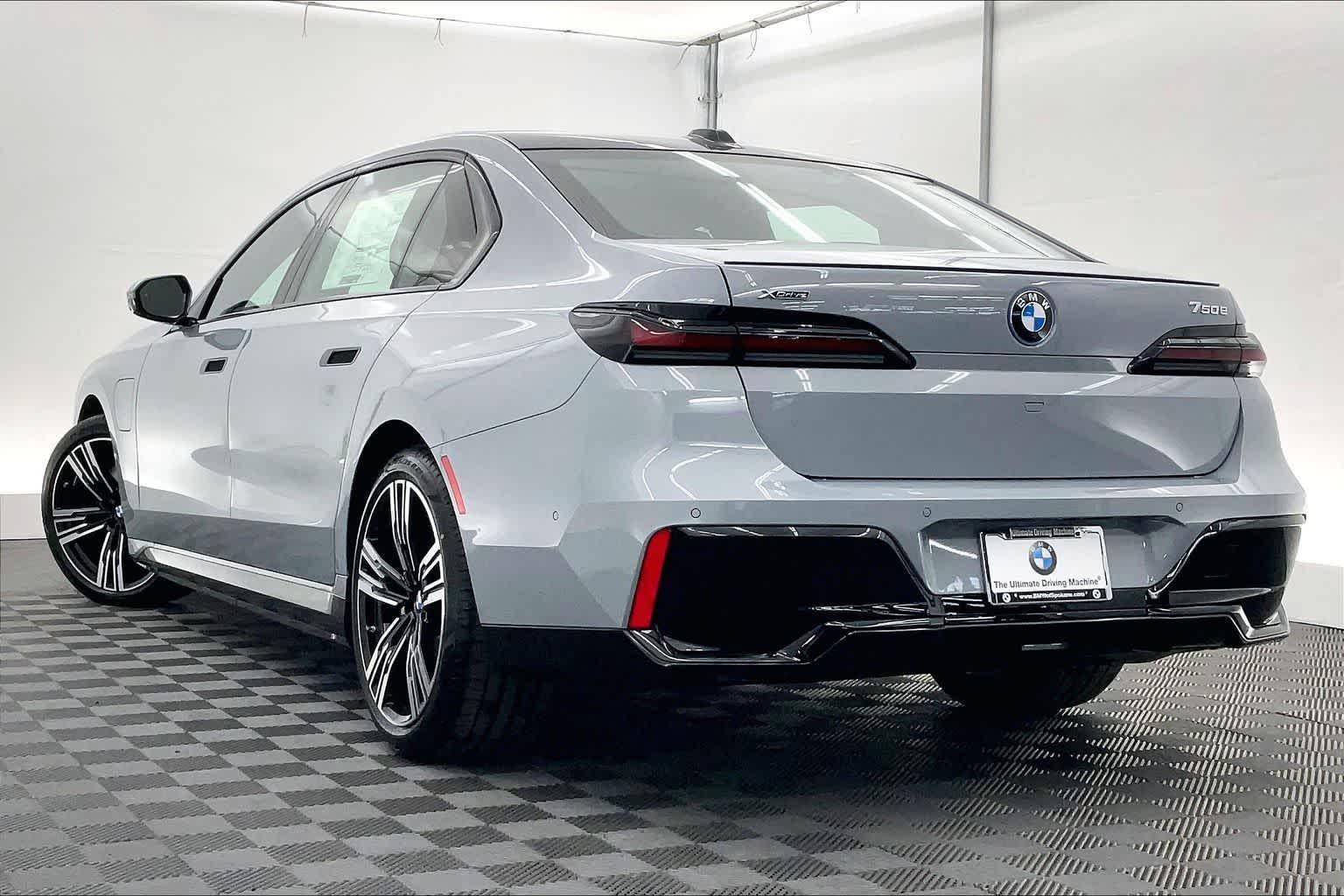 Thumbnail: 2026 BMW 7 Series - 4