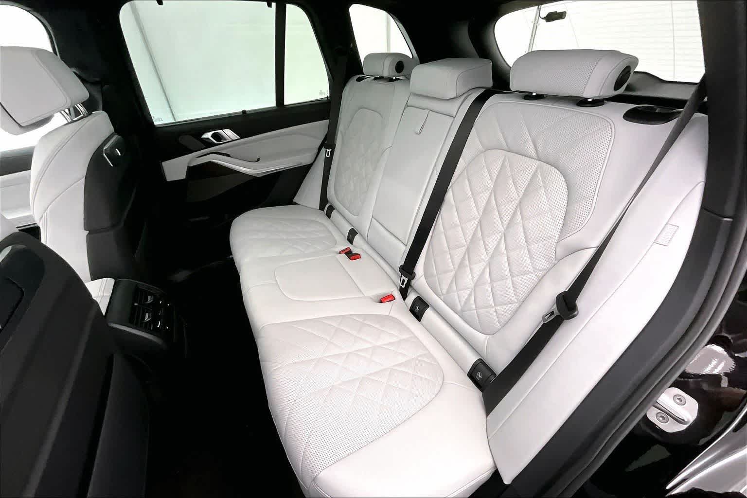 Thumbnail: 2026 BMW X5 - 13