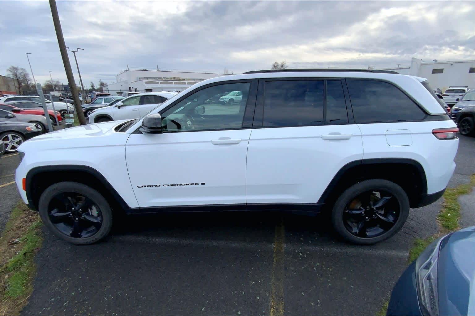 Thumbnail: 2023 Jeep Grand Cherokee - 3