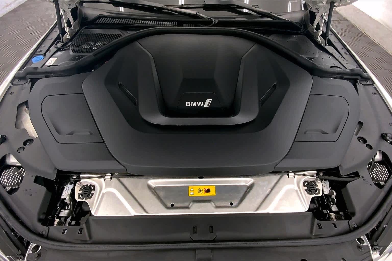 Thumbnail: 2022 BMW i4 - 9