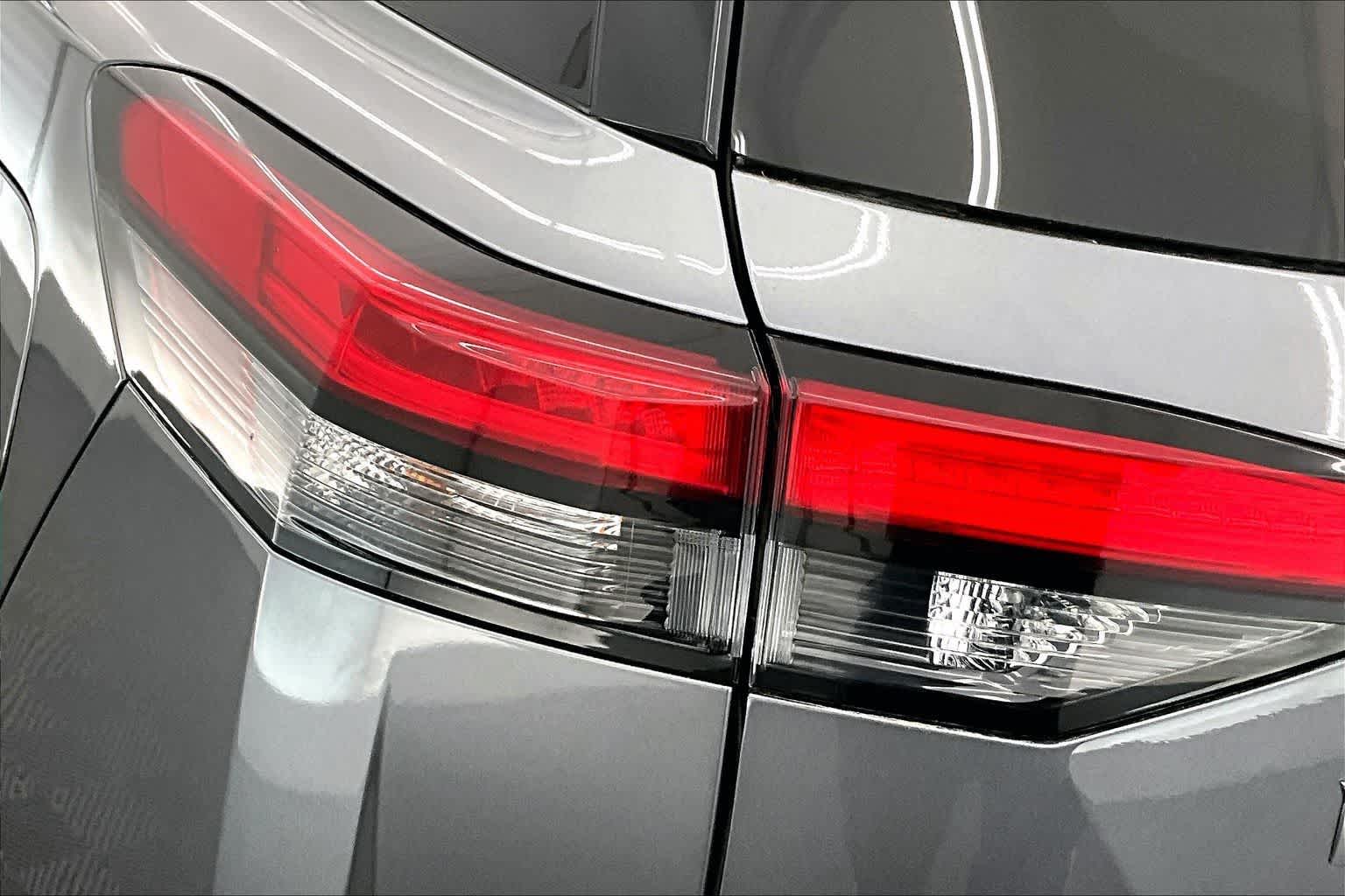 Thumbnail: 2022 Nissan Pathfinder - 32
