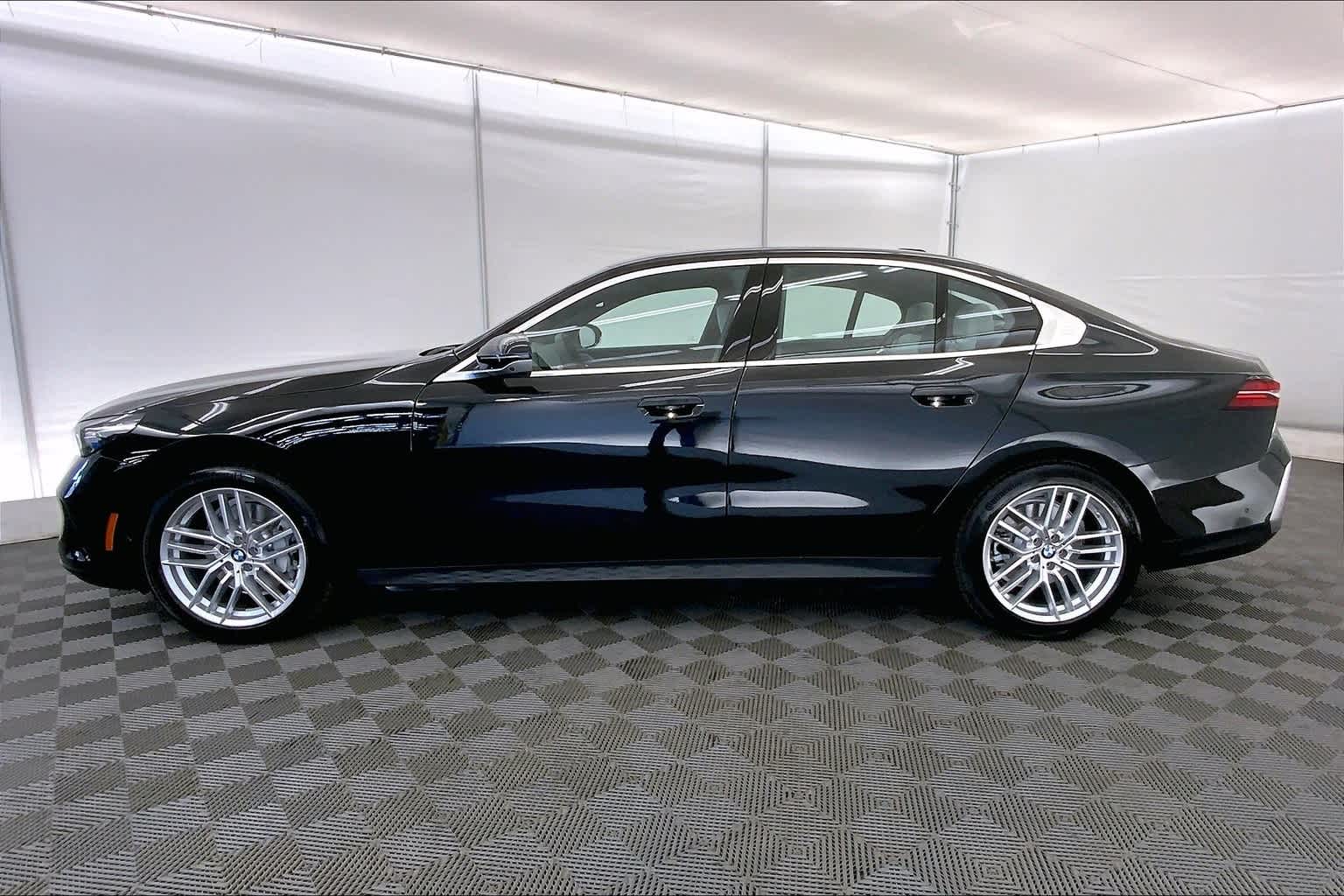 Thumbnail: 2024 BMW 5 Series - 3