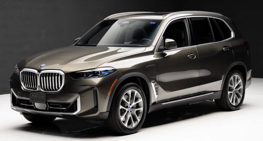 2024 BMW X5 xDrive50e Hero Image