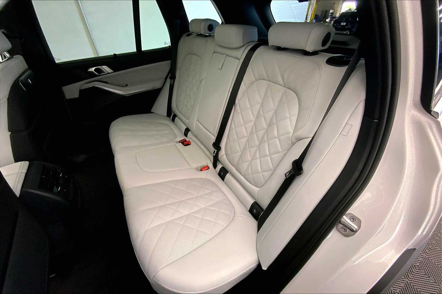 Thumbnail: 2026 BMW X5 - 13