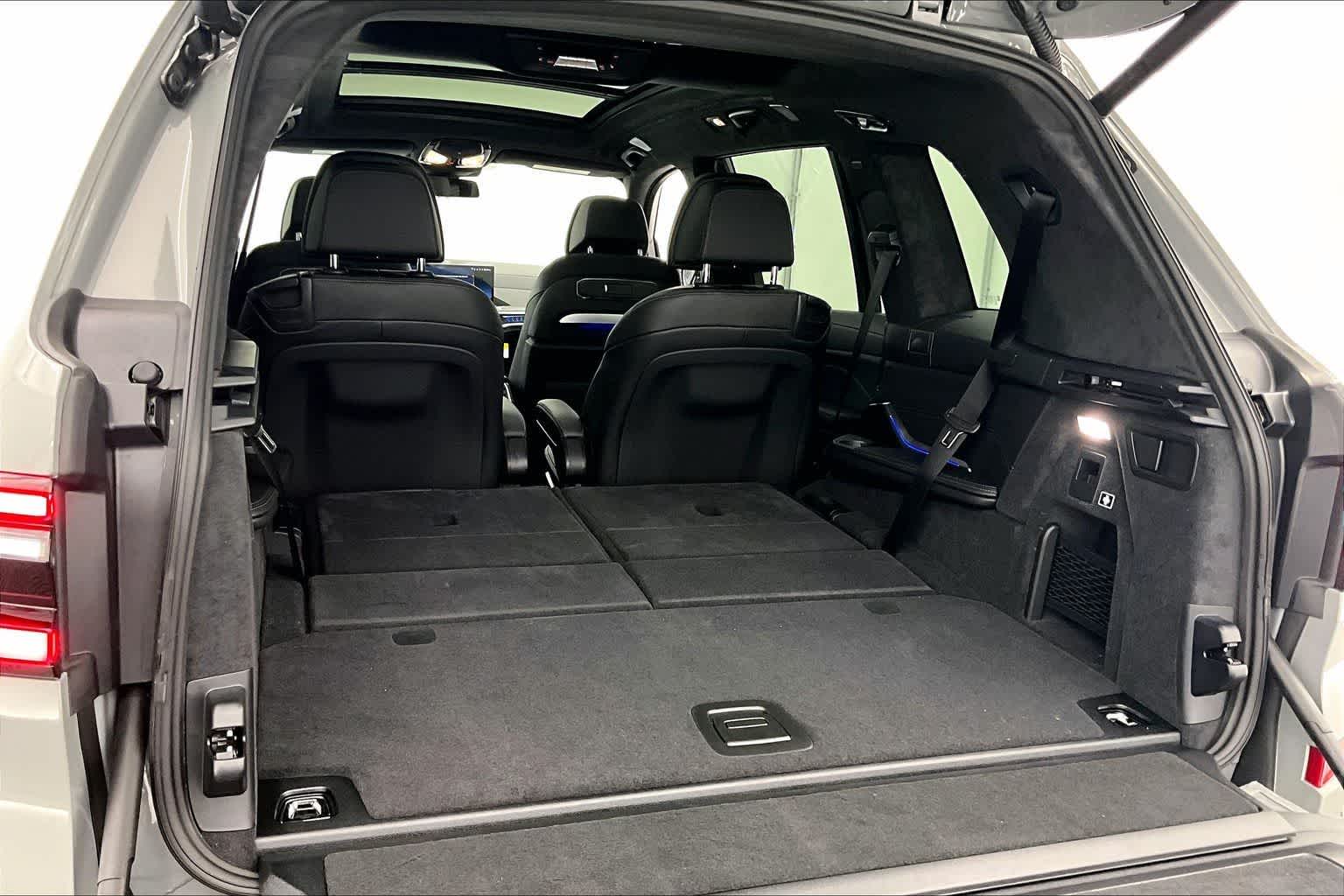 Thumbnail: 2026 BMW X7 - 17