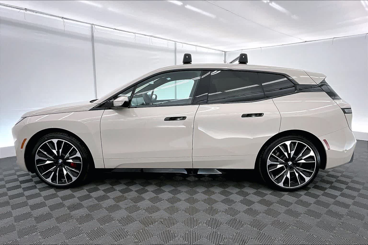 Thumbnail: 2026 BMW iX - 3