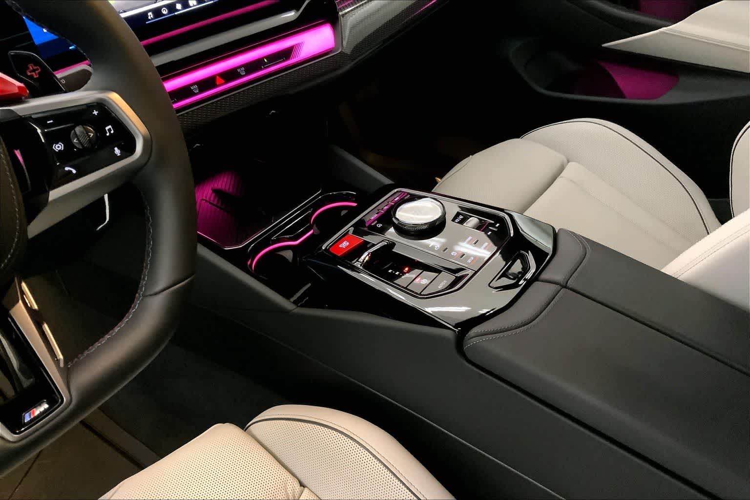 Thumbnail: 2026 BMW M5 - 16