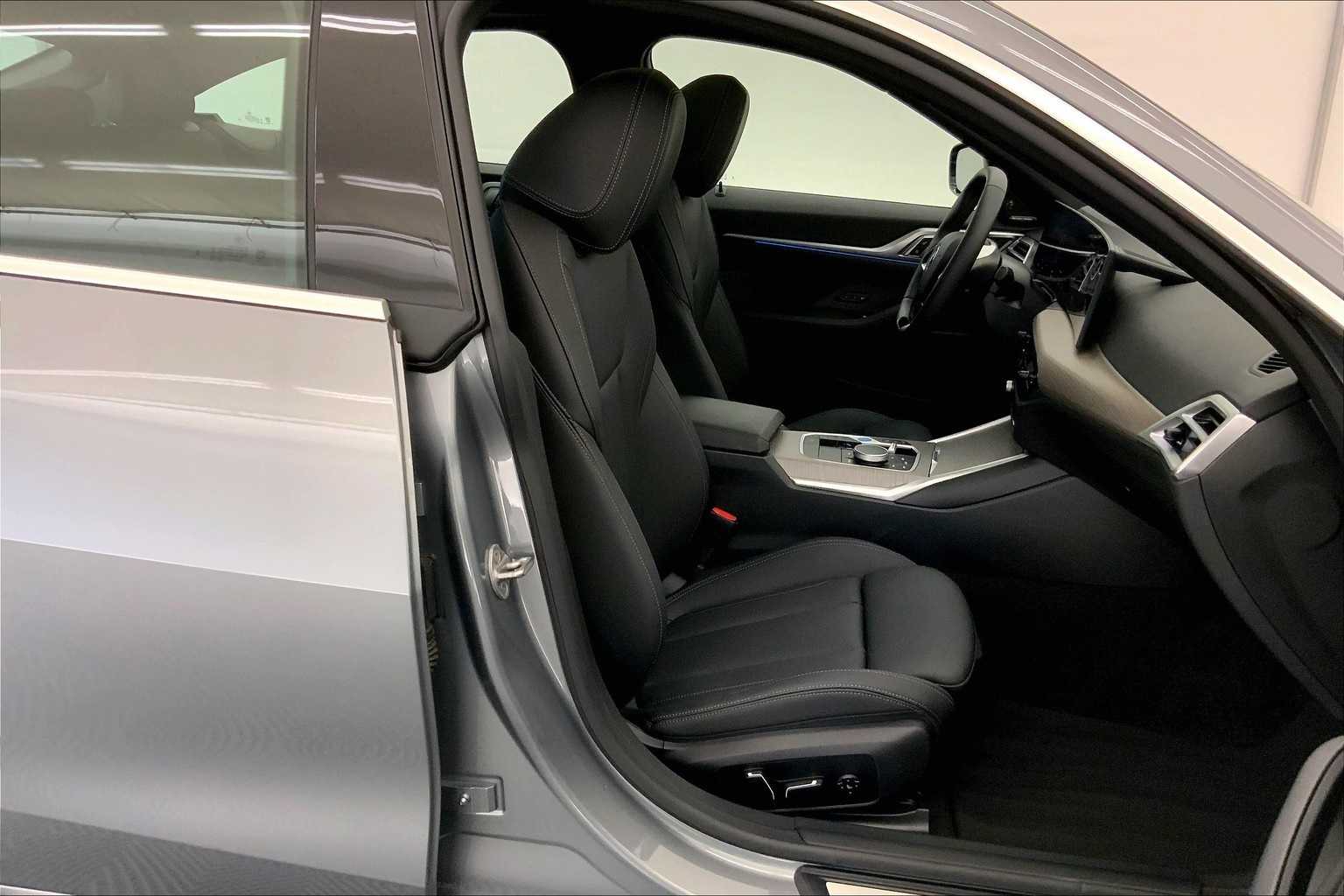 Thumbnail: 2025 BMW i4 - 13