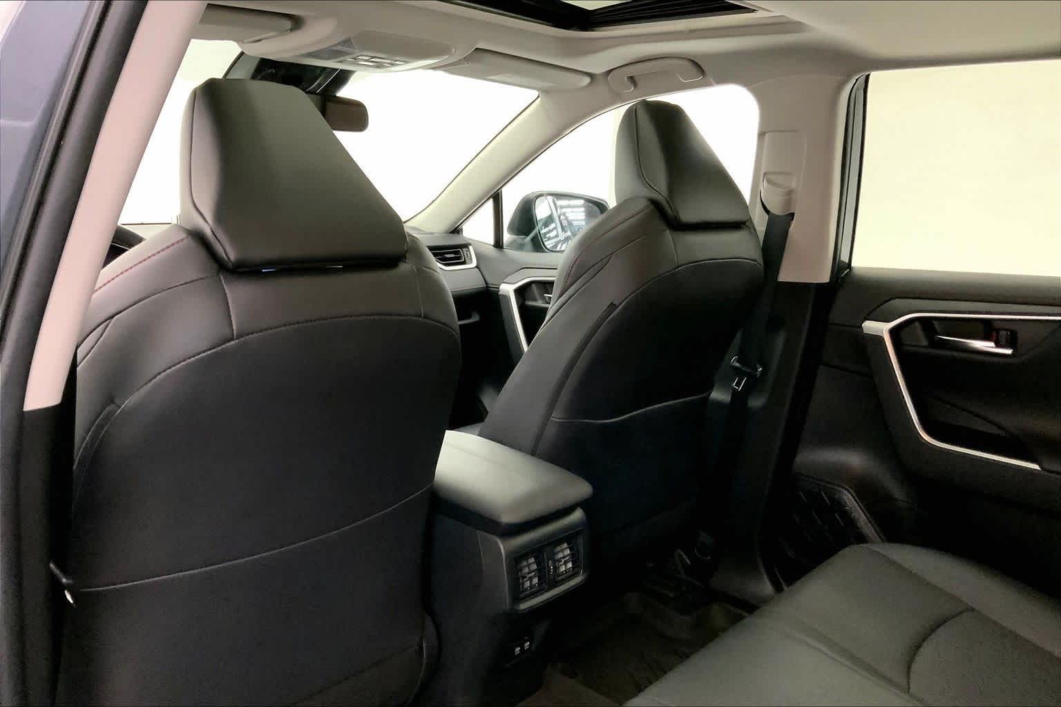 Thumbnail: 2021 Toyota RAV4 - 12