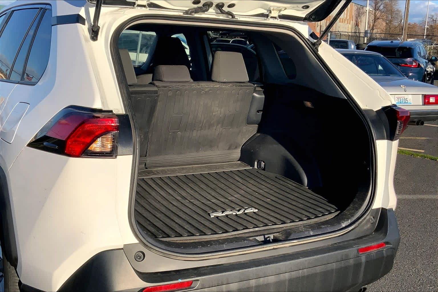 Thumbnail: 2021 Toyota RAV4 - 19