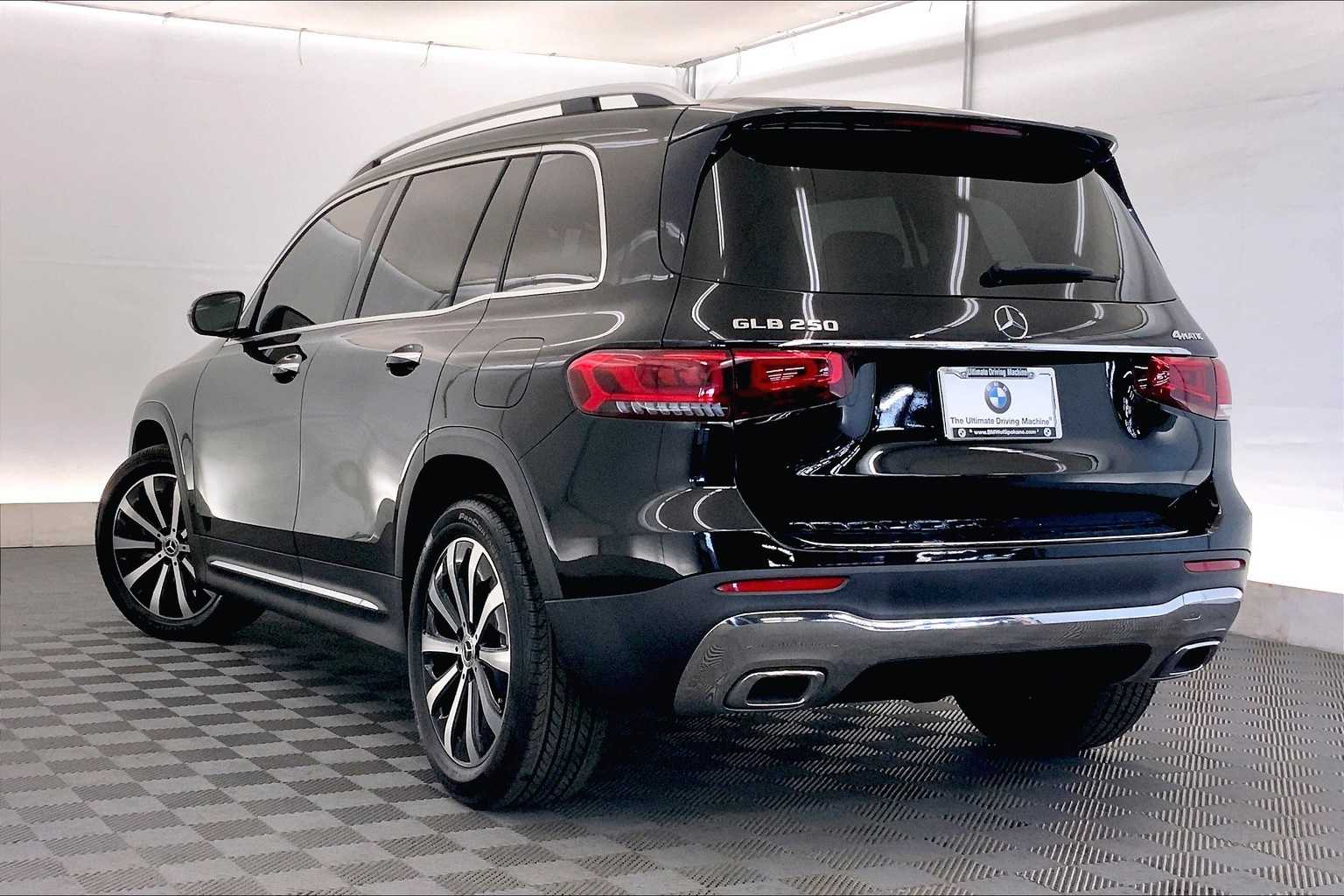 Thumbnail: 2022 Mercedes-Benz GLB - 4