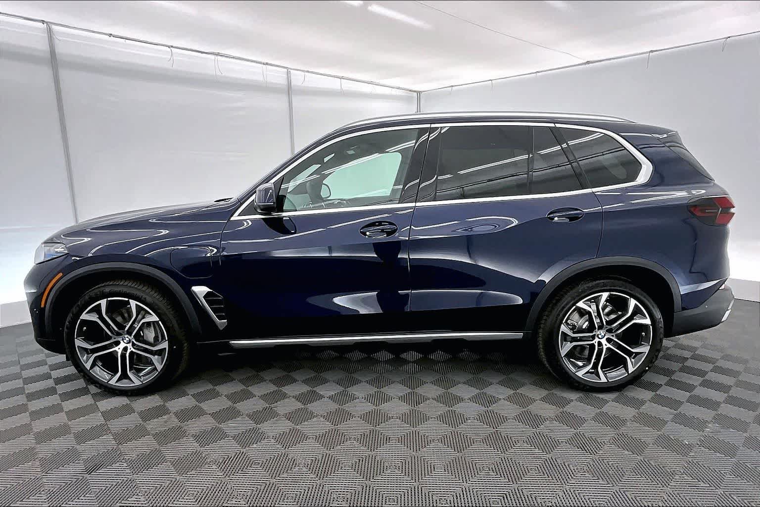 Thumbnail: 2026 BMW X5 - 3