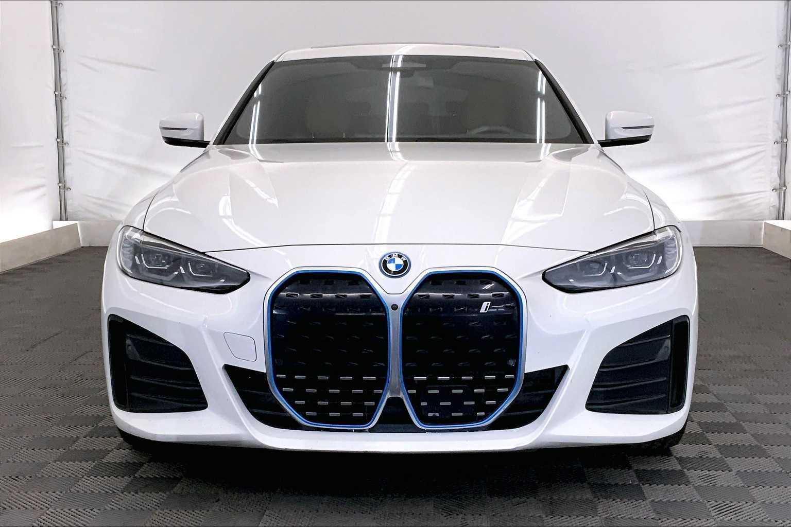Thumbnail: 2022 BMW i4 - 7