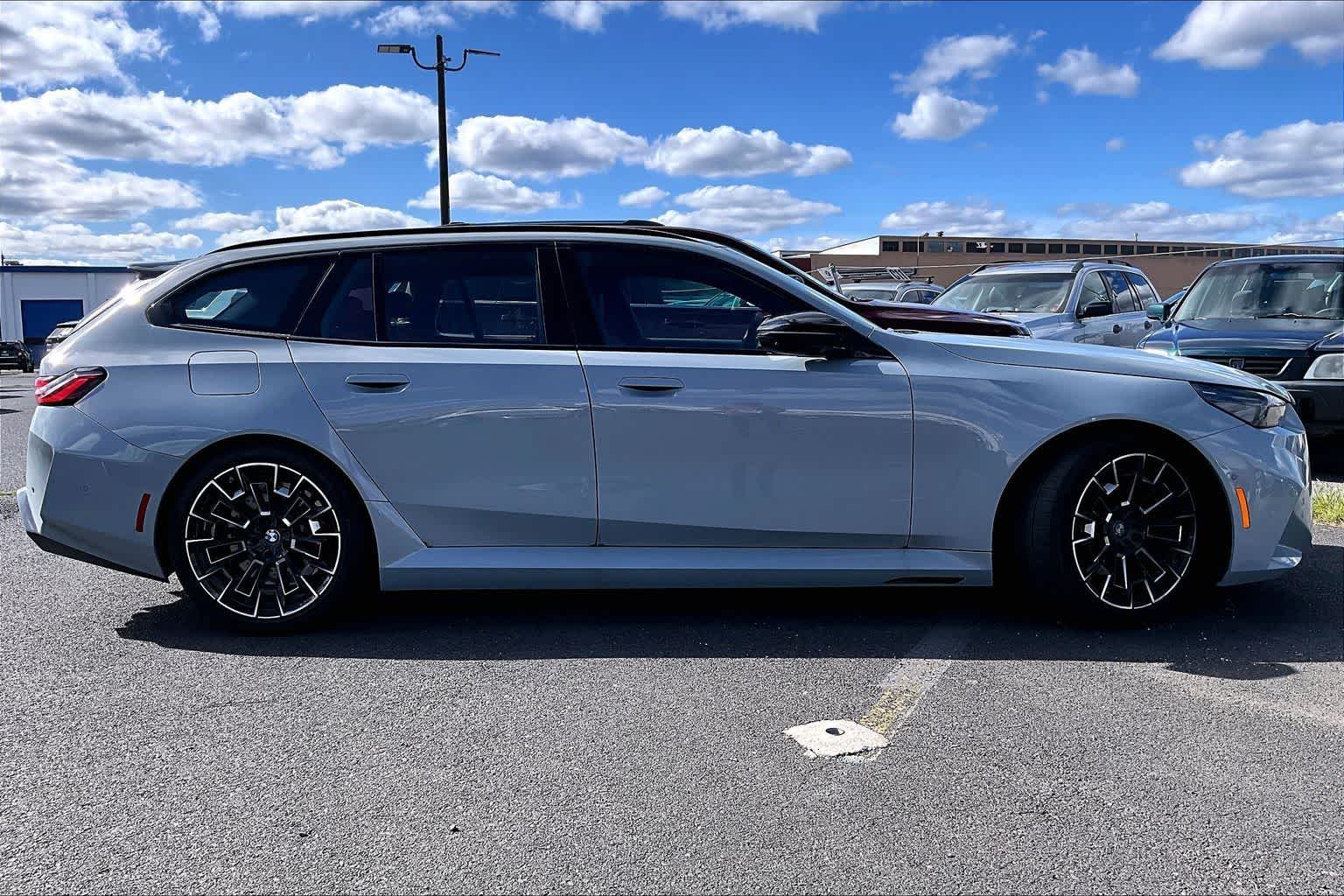 Thumbnail: 2026 BMW M5 - 9