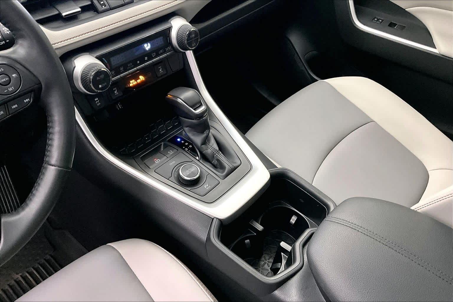 Thumbnail: 2025 Toyota RAV4 - 16