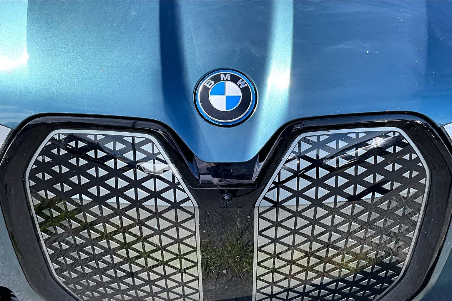 Thumbnail: 2025 BMW iX - 18