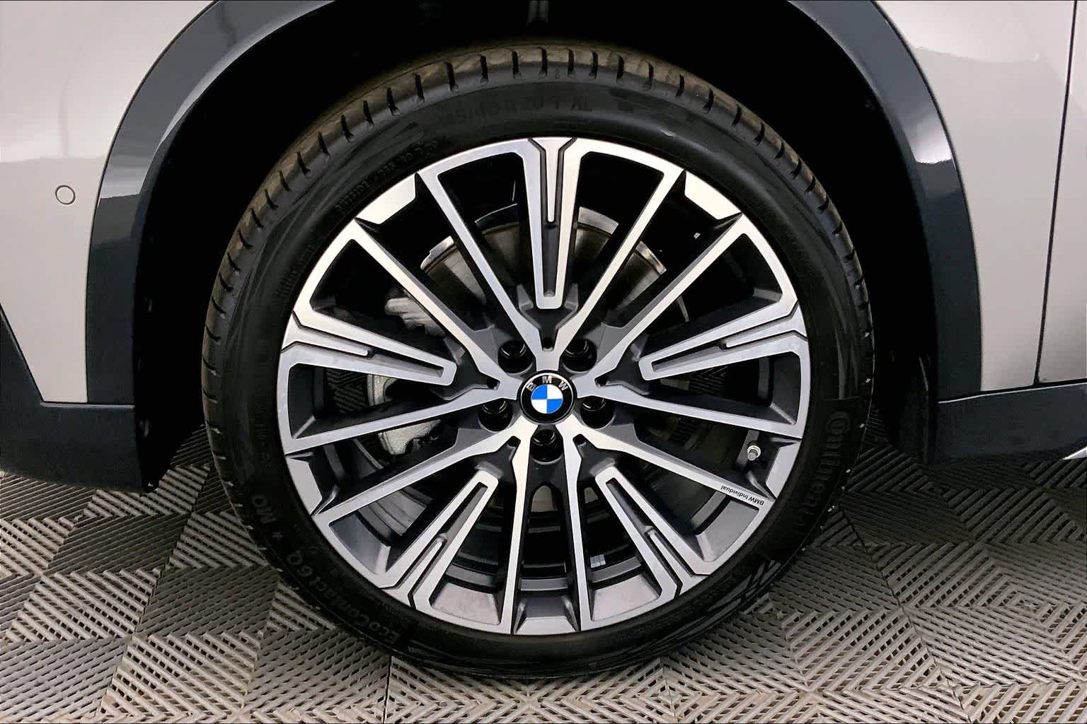 Thumbnail: 2025 BMW X1 - 8