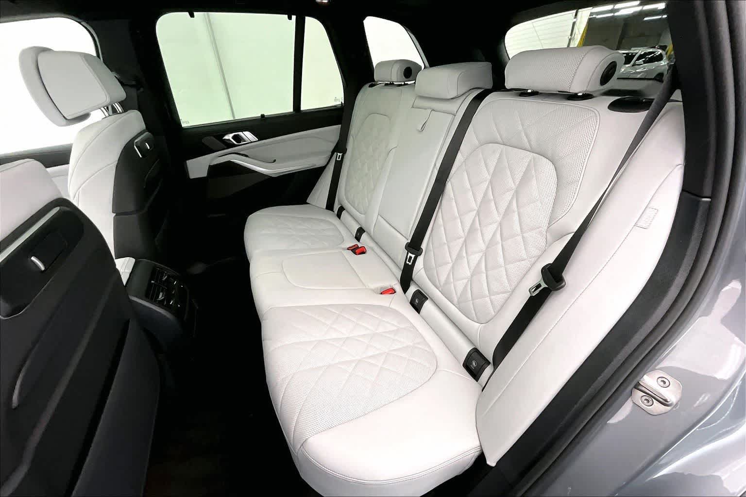 Thumbnail: 2026 BMW X5 - 13