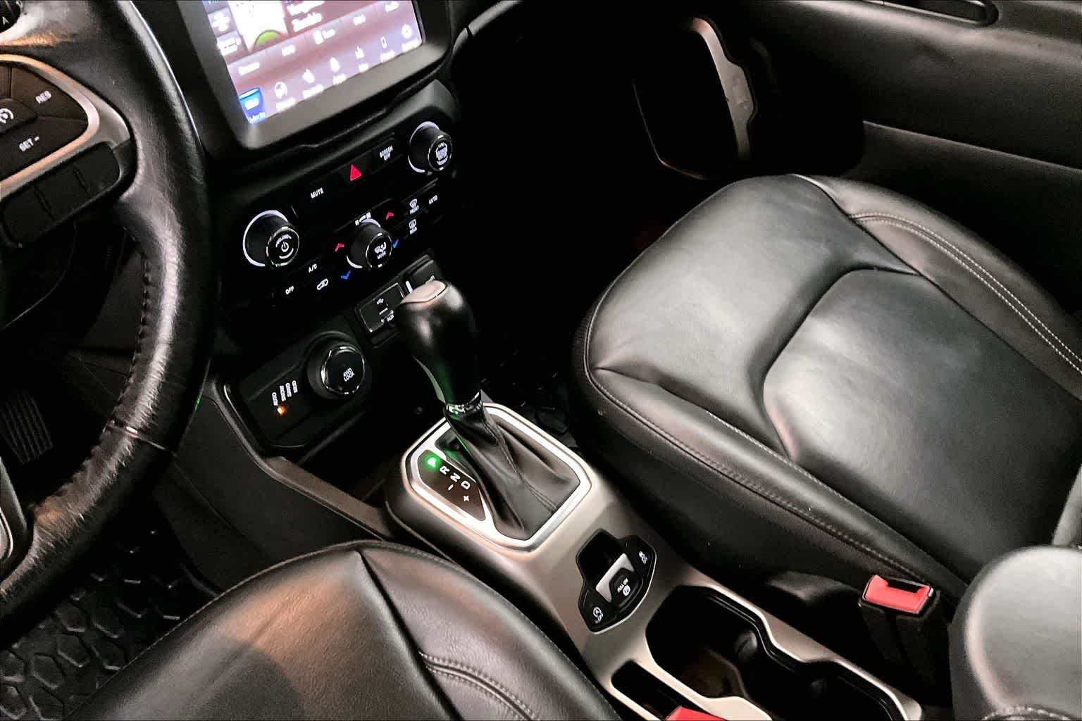 Thumbnail: 2020 Jeep Renegade - 16