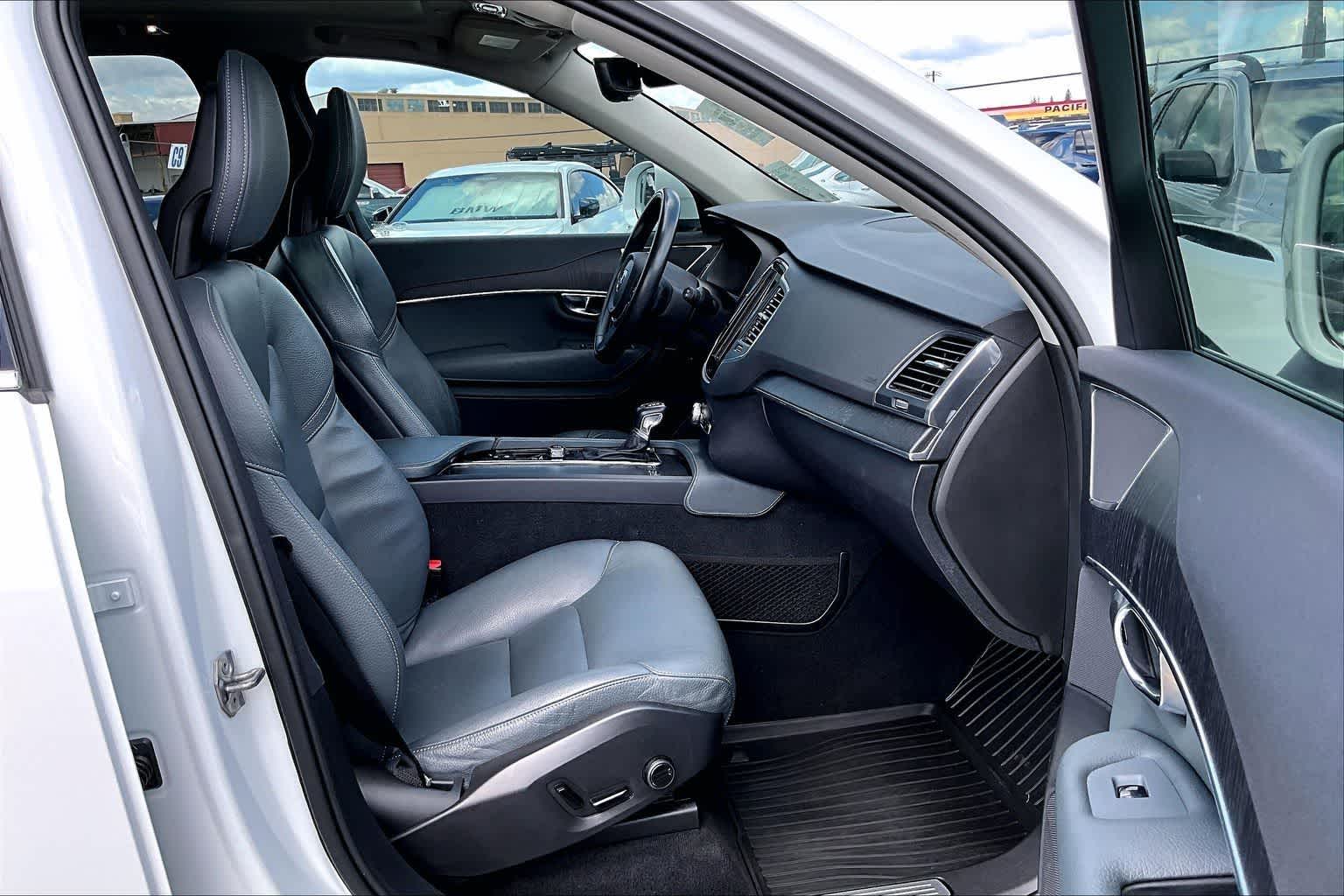 Thumbnail: 2020 Volvo XC90 - 14