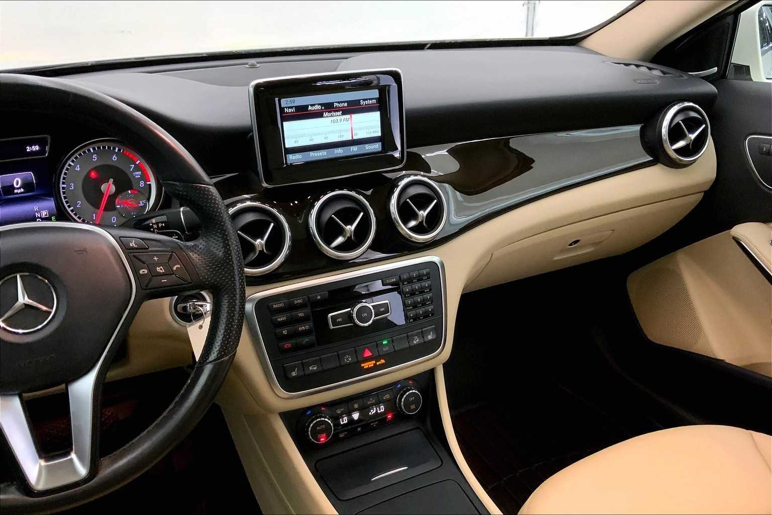 Thumbnail: 2015 Mercedes-Benz GLA - 15