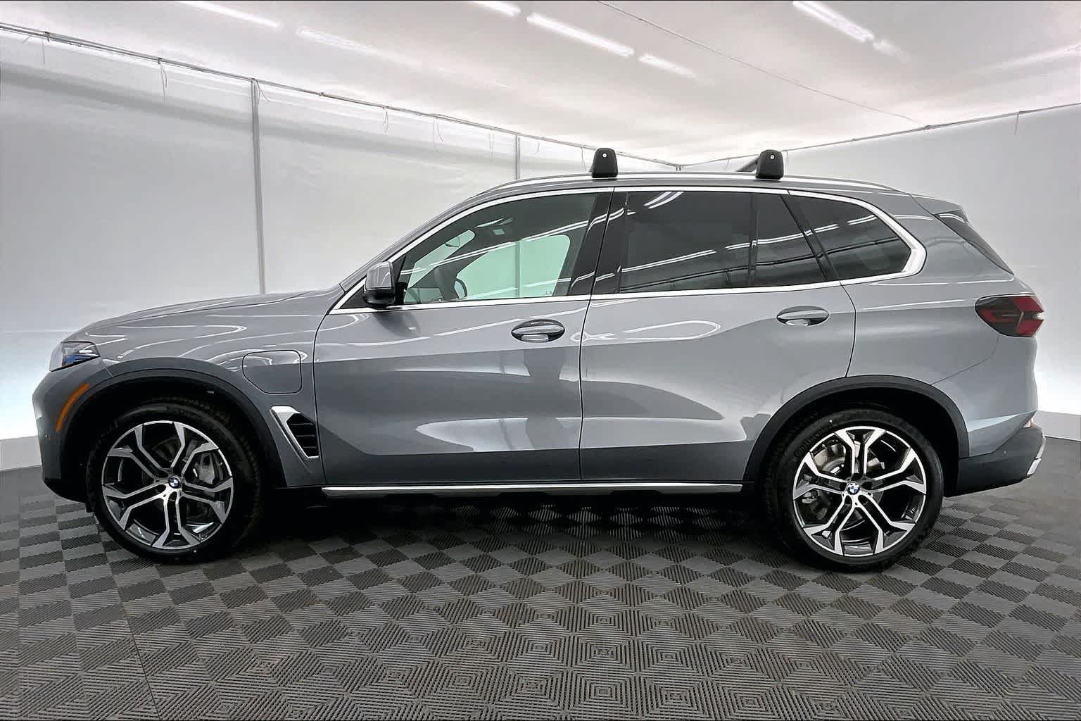 Thumbnail: 2026 BMW X5 - 3