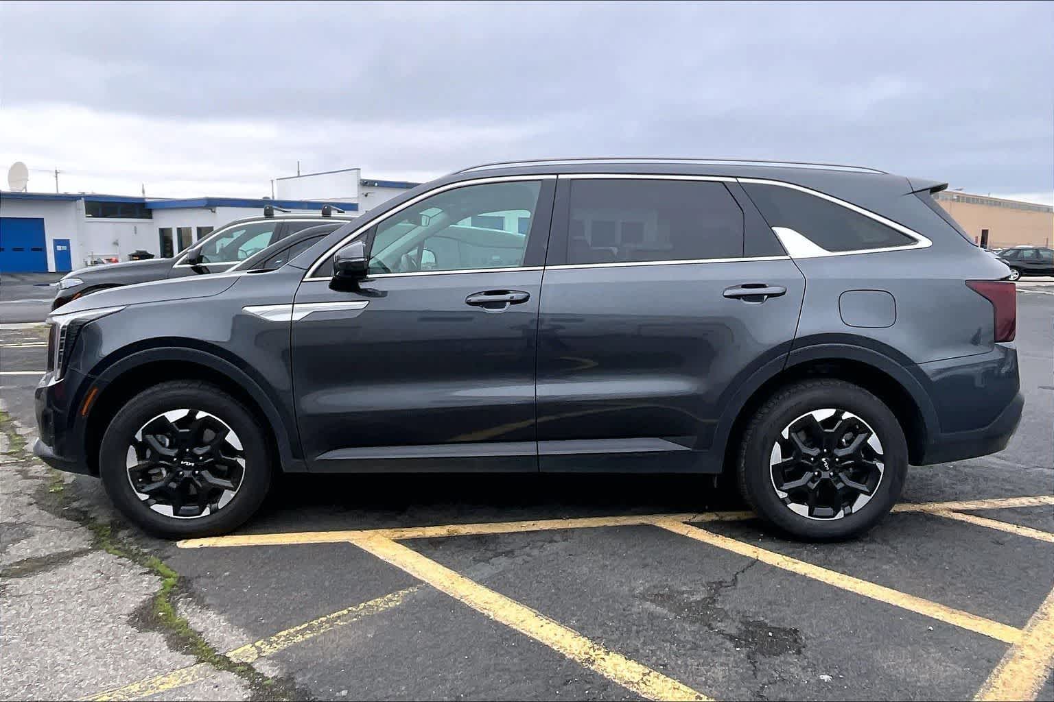 Thumbnail: 2024 Kia Sorento - 3