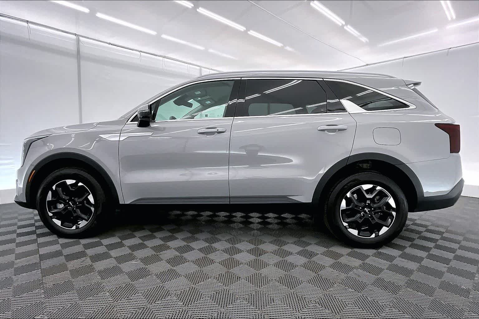 Thumbnail: 2025 Kia Sorento - 3