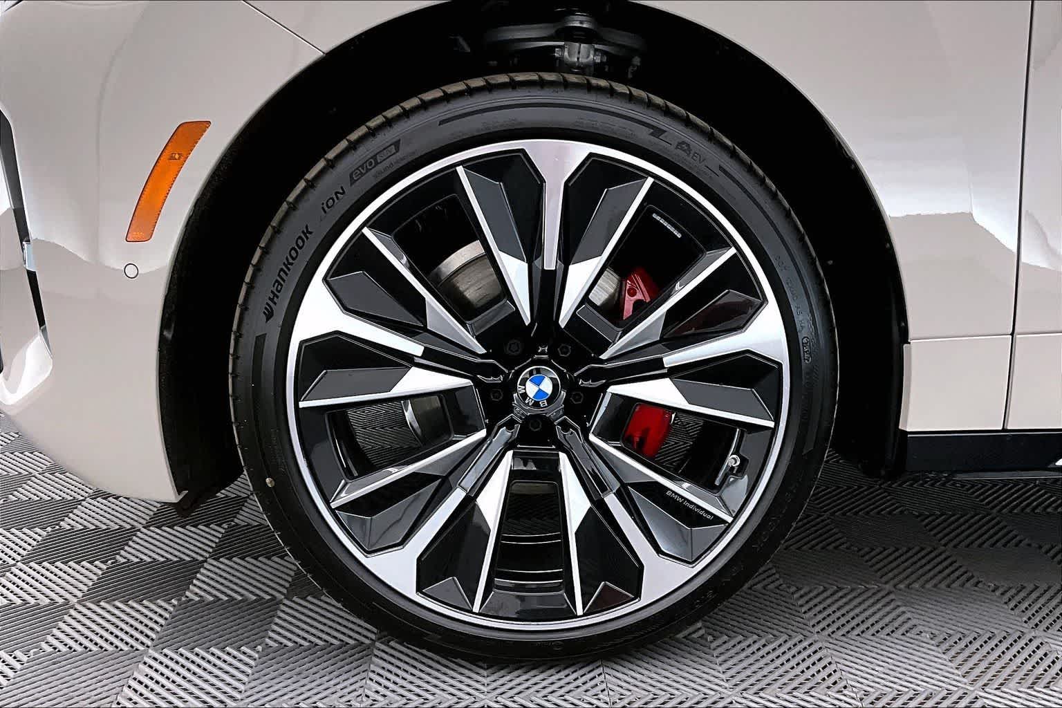 Thumbnail: 2026 BMW iX - 8