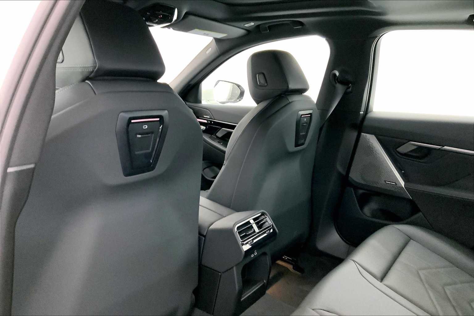 Thumbnail: 2025 BMW 5 Series - 12