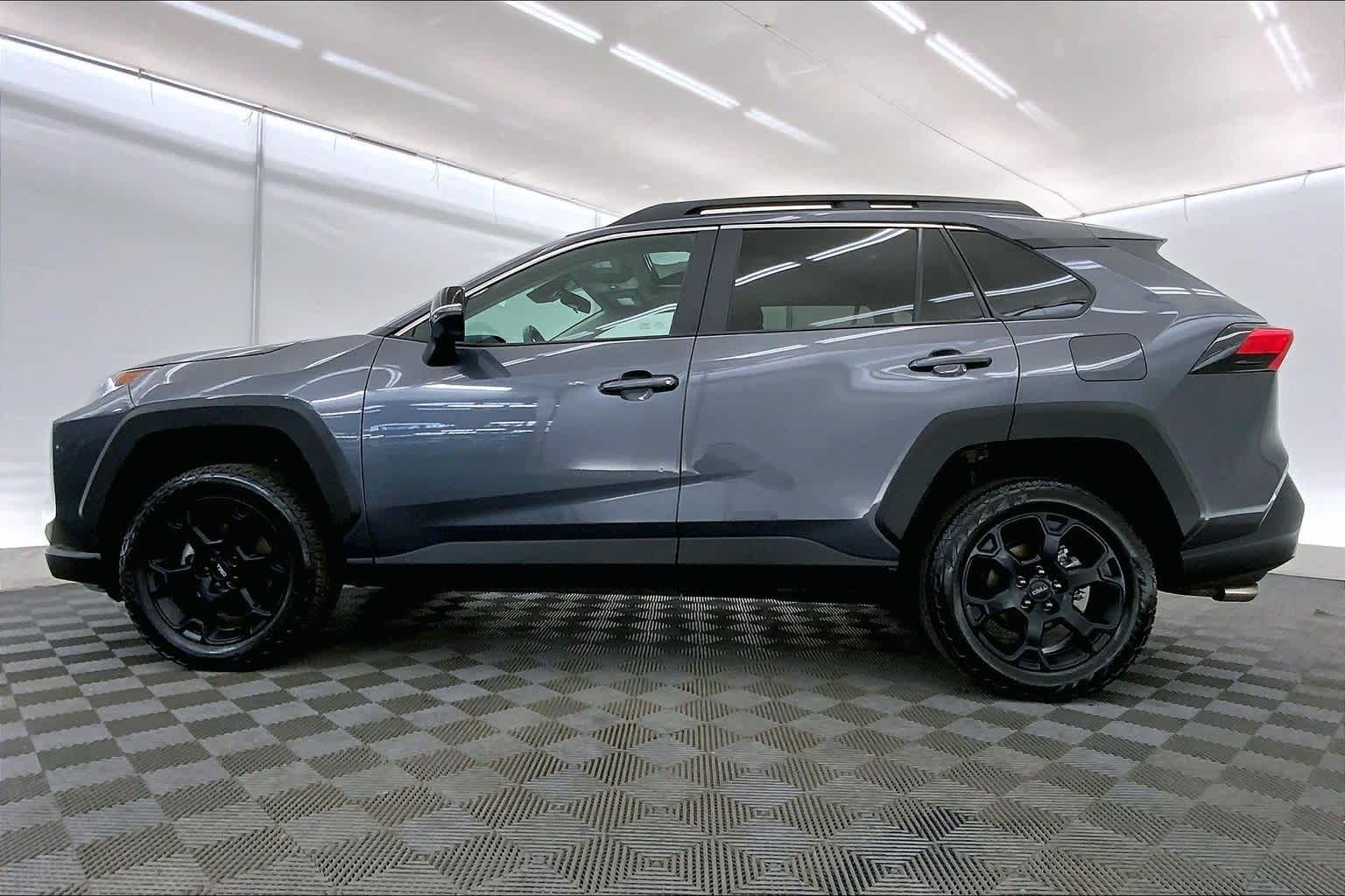 Thumbnail: 2021 Toyota RAV4 - 3