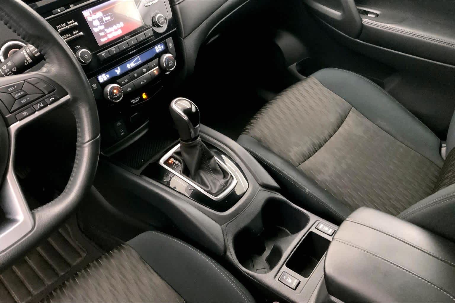 Thumbnail: 2017 Nissan Rogue - 16