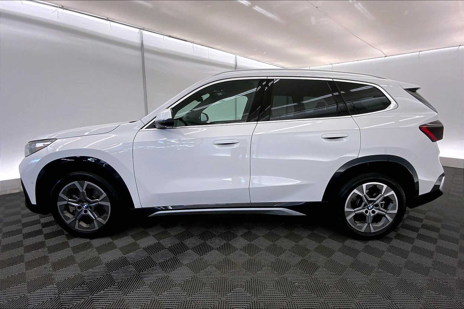 Thumbnail: 2025 BMW X1 - 3