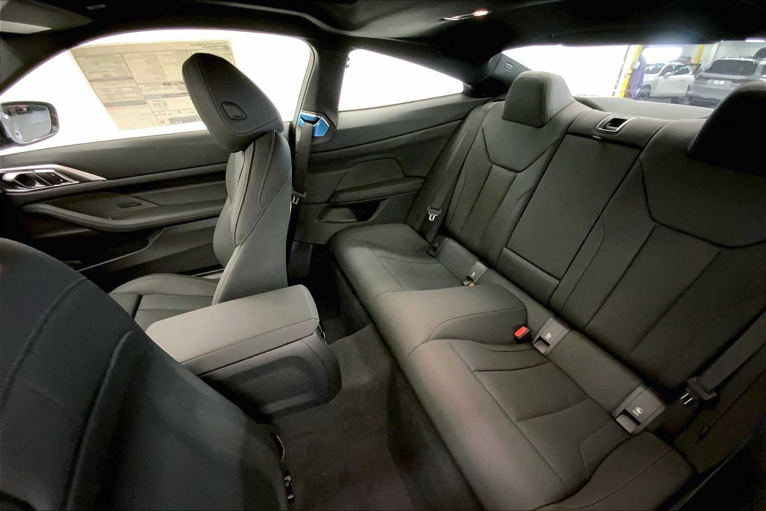 Thumbnail: 2026 BMW 4 Series - 12